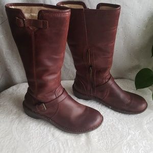 UGG LEATHER WOMEN'S BOOTS, SIZE 9 !!